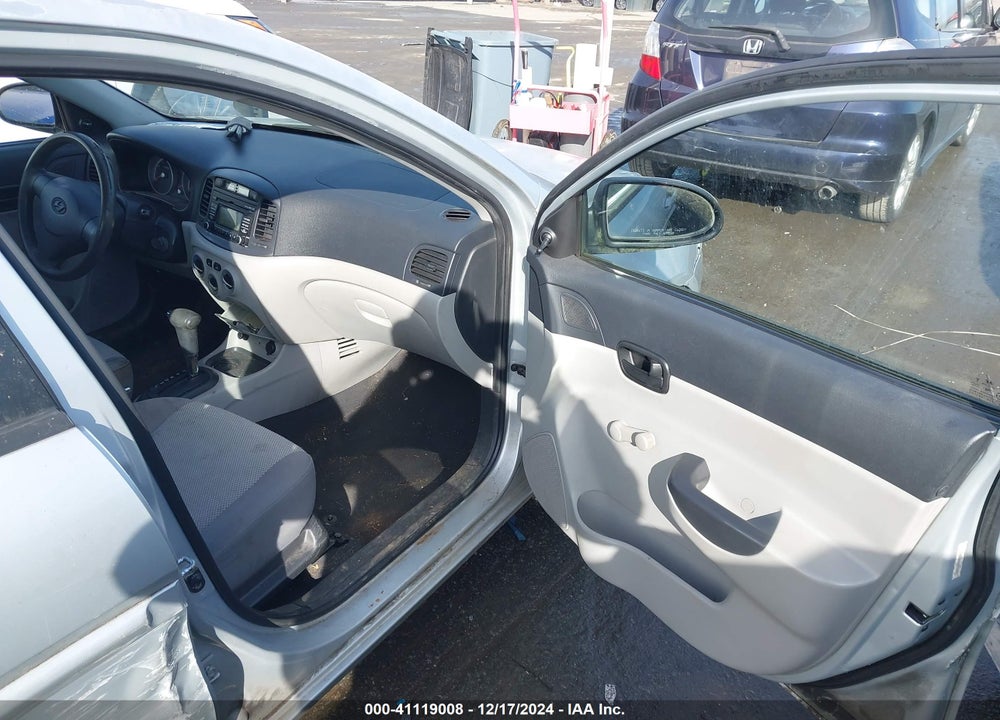 2009 HYUNDAI ACCENT GLS VIN: KMHCN46C39U332202