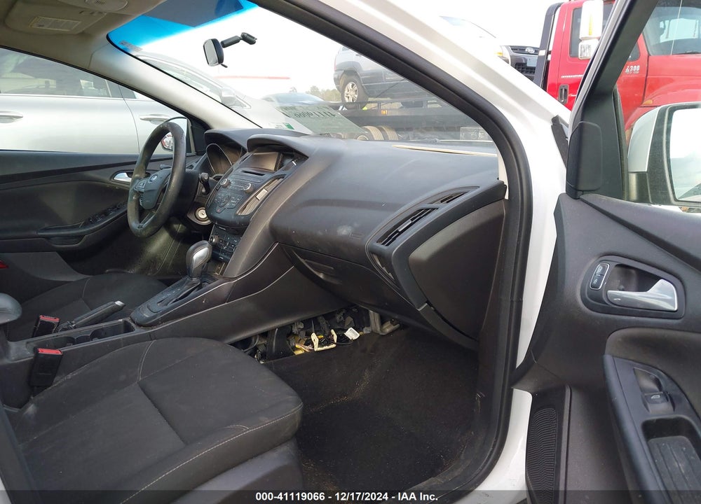 2017 FORD FOCUS SE VIN: 1FADP3K28HL251314