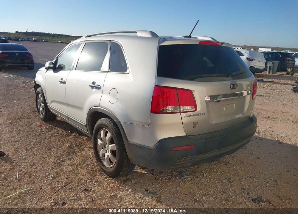 2013 KIA SORENTO LX VIN: 5XYKT3A63DG399832