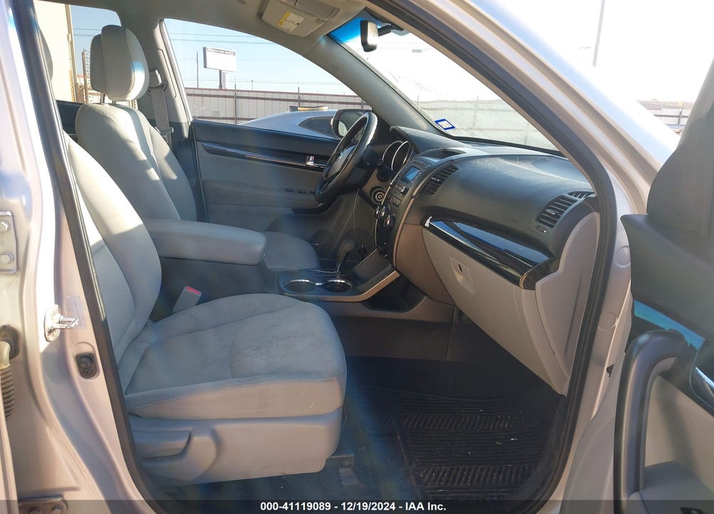 2013 KIA SORENTO LX VIN: 5XYKT3A63DG399832