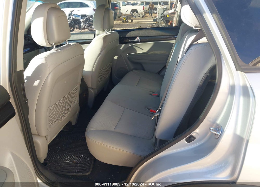 2013 KIA SORENTO LX VIN: 5XYKT3A63DG399832