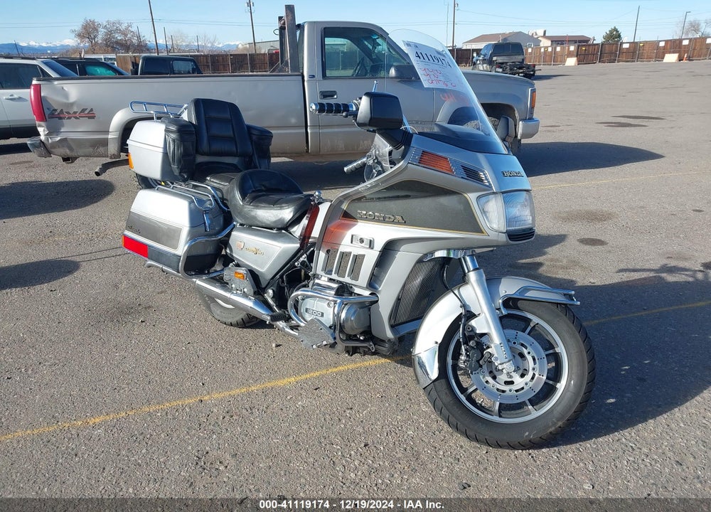 1986 HONDA GL1200 A VIN: 1HFSC1423GA201290