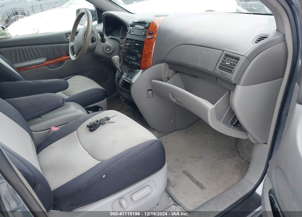 2008 TOYOTA SIENNA XLE VIN: 5TDBK22C98S013344