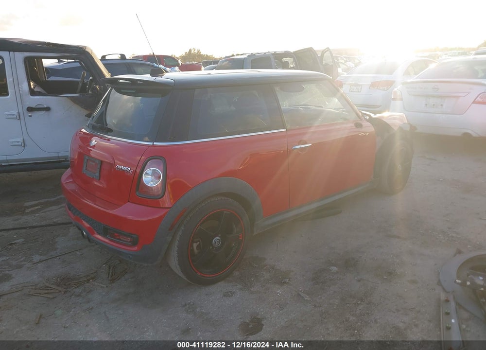 2013 MINI HARDTOP VIN: WMWSV3C57DT393130