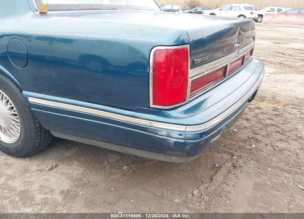 1997 LINCOLN TOWN CAR SIGNATURE VIN: 1LNLM82WXVY744419