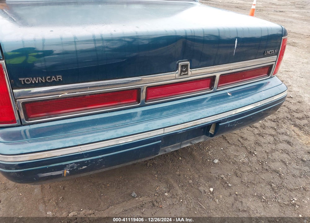 1997 LINCOLN TOWN CAR SIGNATURE VIN: 1LNLM82WXVY744419
