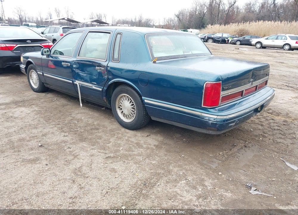 1997 LINCOLN TOWN CAR SIGNATURE VIN: 1LNLM82WXVY744419