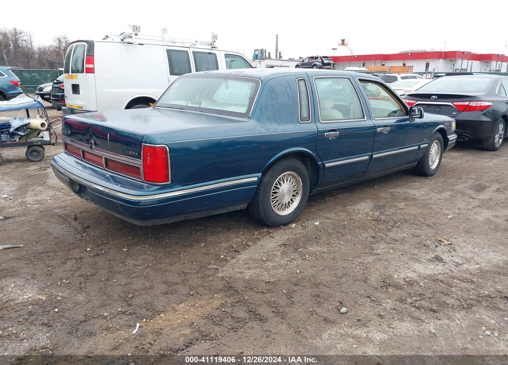 1997 LINCOLN TOWN CAR SIGNATURE VIN: 1LNLM82WXVY744419