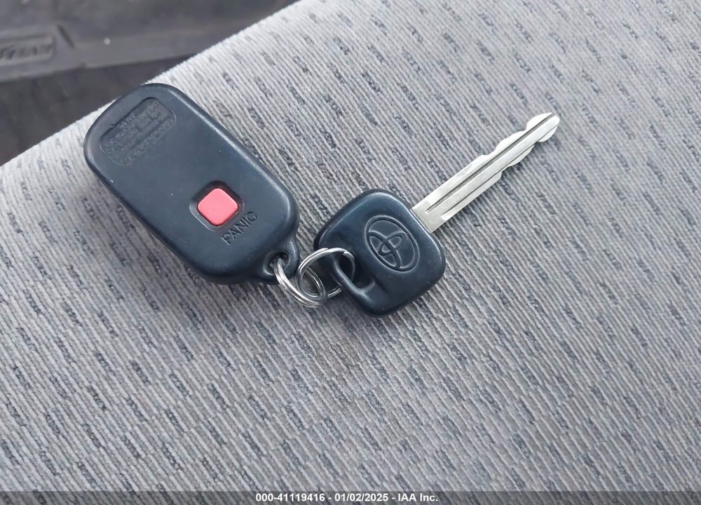 2003 TOYOTA CAMRY LE VIN: 4T1BE32K33U130230