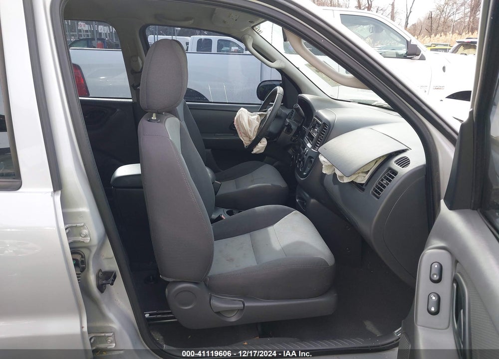 2003 FORD ESCAPE XLS VIN: 1FMYU02183KC98850