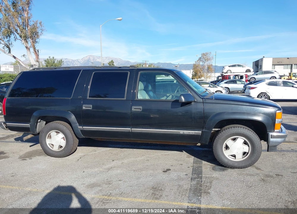 1999 CHEVROLET SUBURBAN 1500 LT VIN: 3GNFK16R7XG180560
