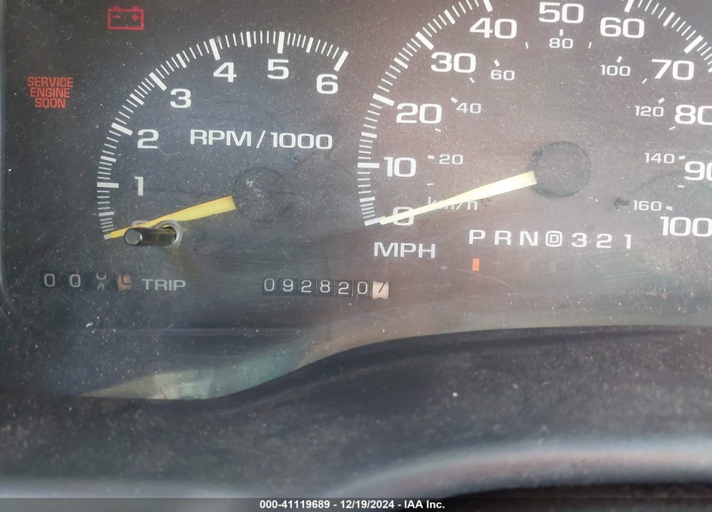 1999 CHEVROLET SUBURBAN 1500 LT VIN: 3GNFK16R7XG180560