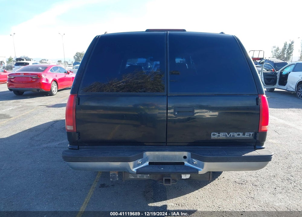 1999 CHEVROLET SUBURBAN 1500 LT VIN: 3GNFK16R7XG180560