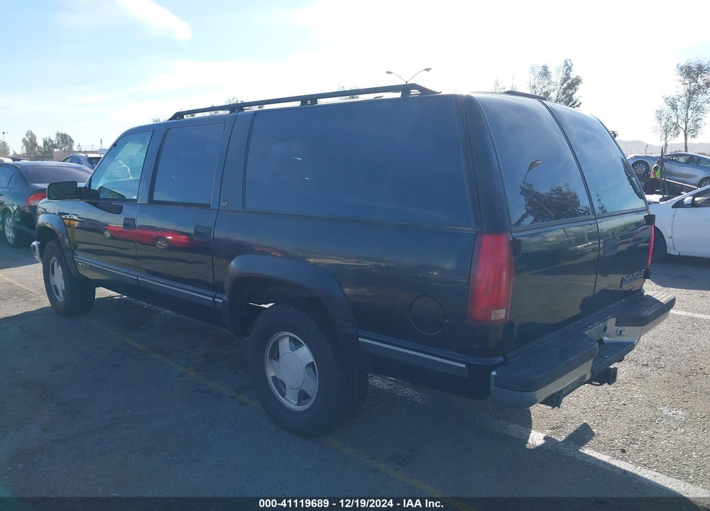 1999 CHEVROLET SUBURBAN 1500 LT VIN: 3GNFK16R7XG180560