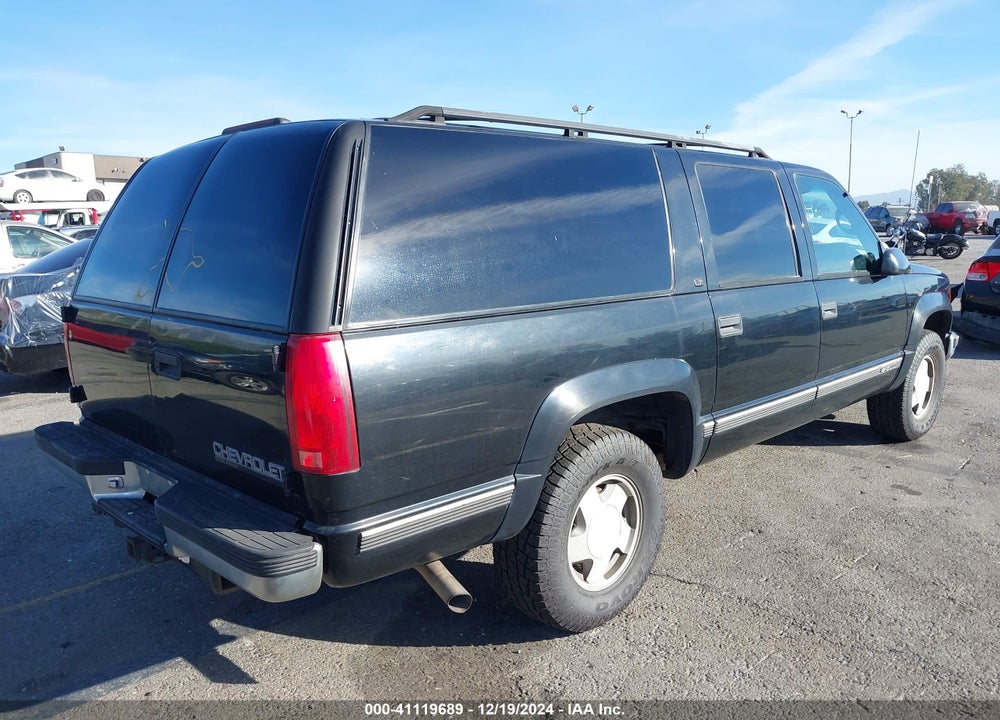 1999 CHEVROLET SUBURBAN 1500 LT VIN: 3GNFK16R7XG180560