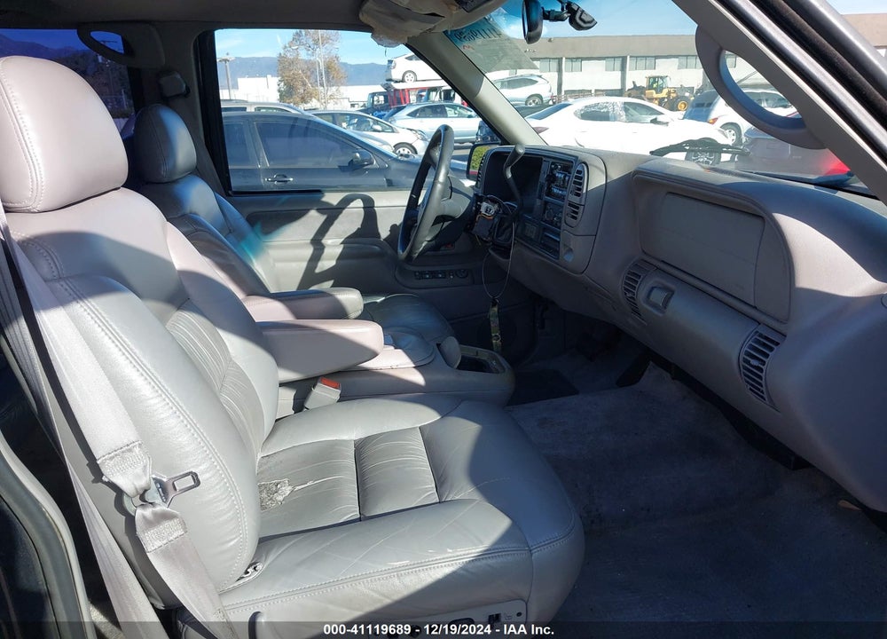 1999 CHEVROLET SUBURBAN 1500 LT VIN: 3GNFK16R7XG180560