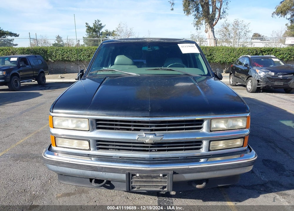 1999 CHEVROLET SUBURBAN 1500 LT VIN: 3GNFK16R7XG180560