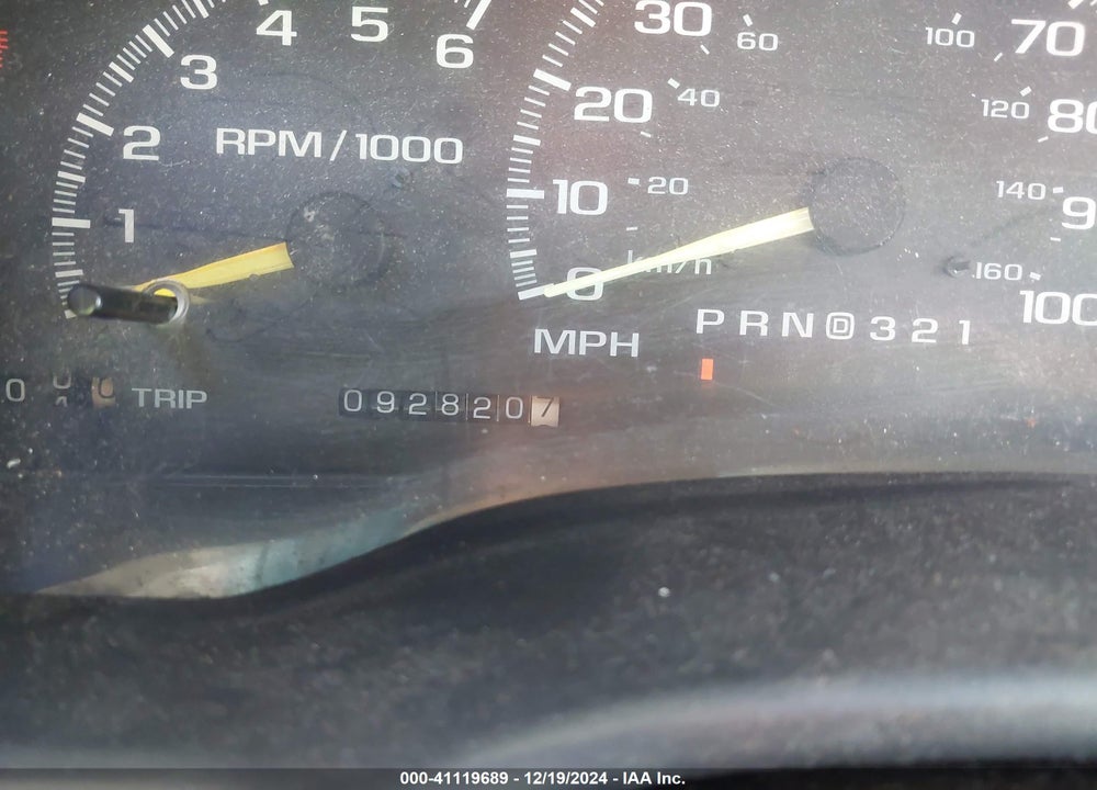 1999 CHEVROLET SUBURBAN 1500 LT VIN: 3GNFK16R7XG180560
