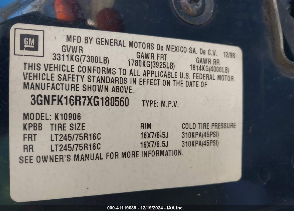 1999 CHEVROLET SUBURBAN 1500 LT VIN: 3GNFK16R7XG180560