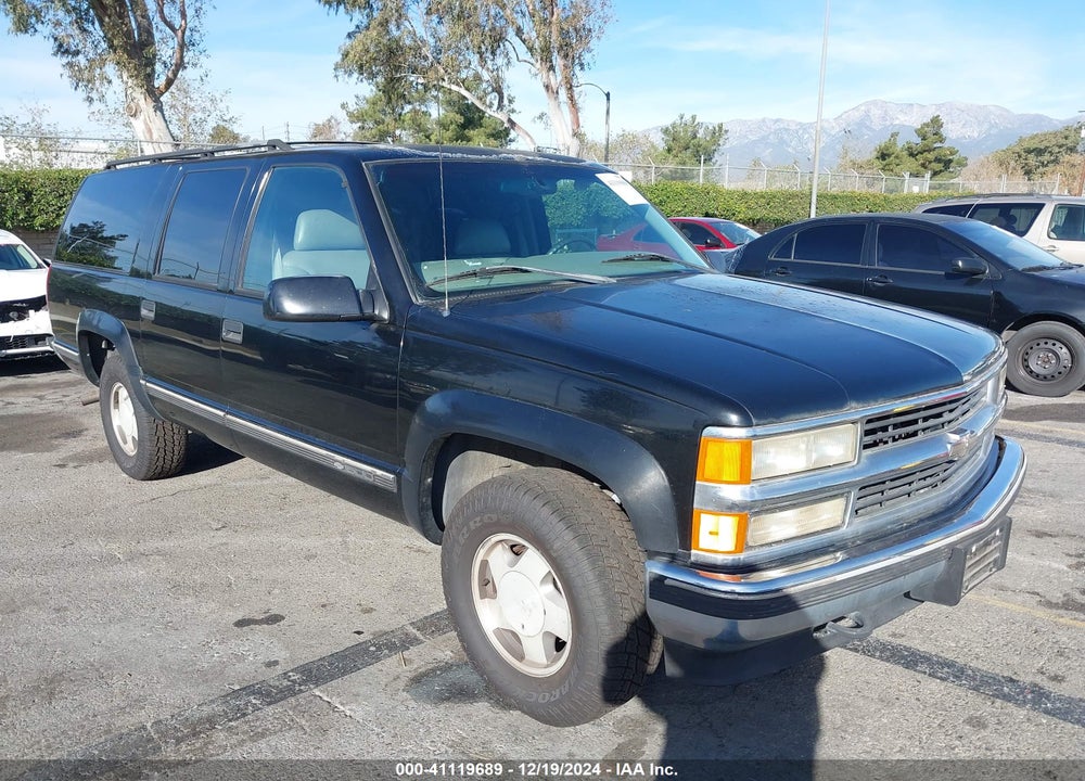 1999 CHEVROLET SUBURBAN 1500 LT VIN: 3GNFK16R7XG180560