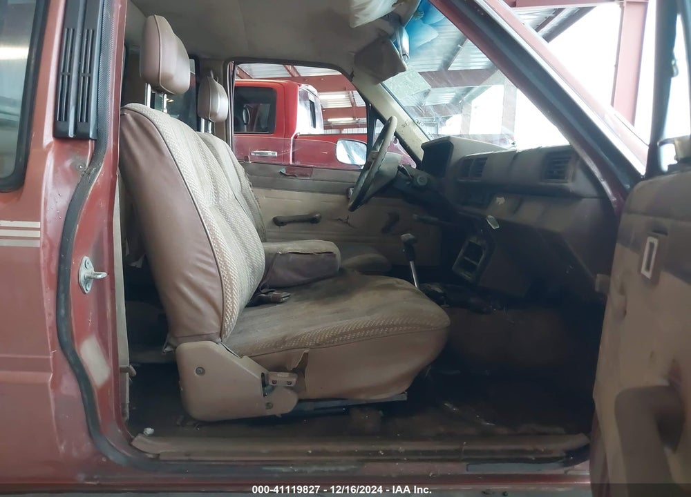 1985 TOYOTA PICKUP XTRACAB RN56 DLX VIN: JT4RN56DXF0165949