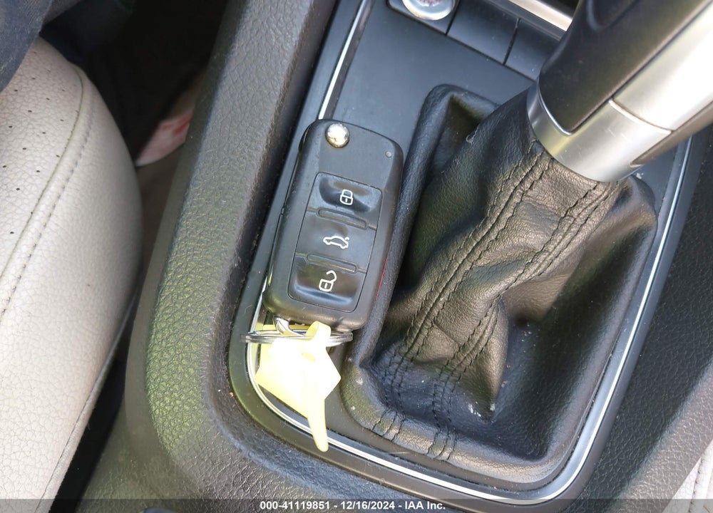 2015 VOLKSWAGEN JETTA 1.8T SE VIN: 3VWD17AJ3FM242783