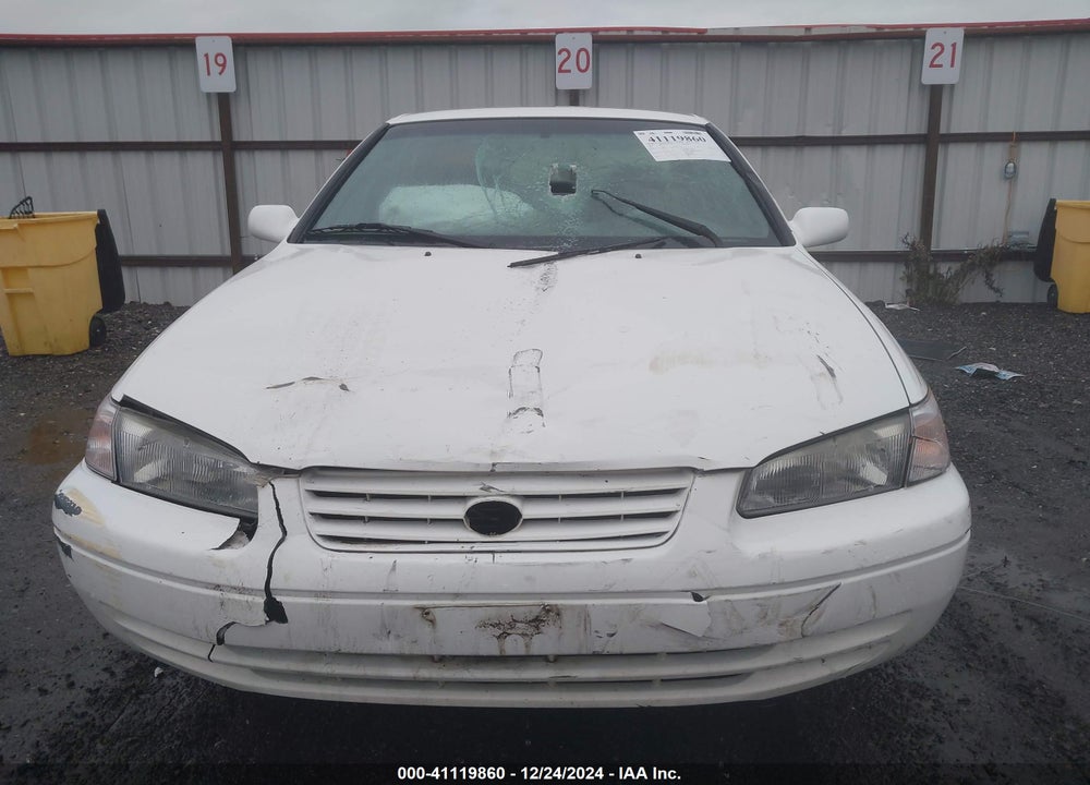 1998 TOYOTA CAMRY LE VIN: JT2BG22KXW0182564