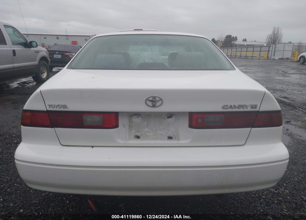 1998 TOYOTA CAMRY LE VIN: JT2BG22KXW0182564