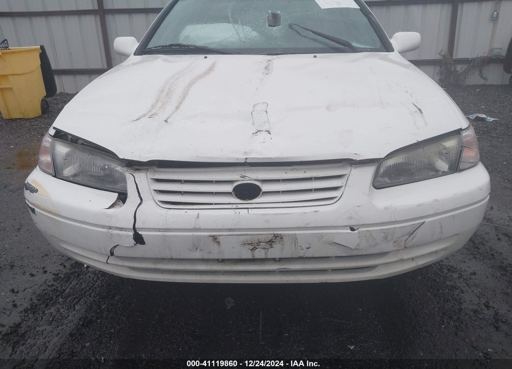 1998 TOYOTA CAMRY LE VIN: JT2BG22KXW0182564