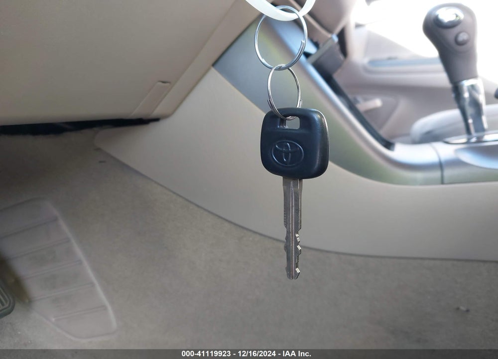 2005 TOYOTA CAMRY LE VIN: 4T1BE32K45U569231