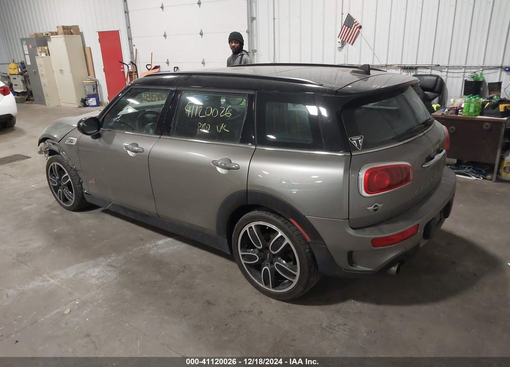 2017 MINI CLUBMAN VIN: WMWLU5C58H2E83341