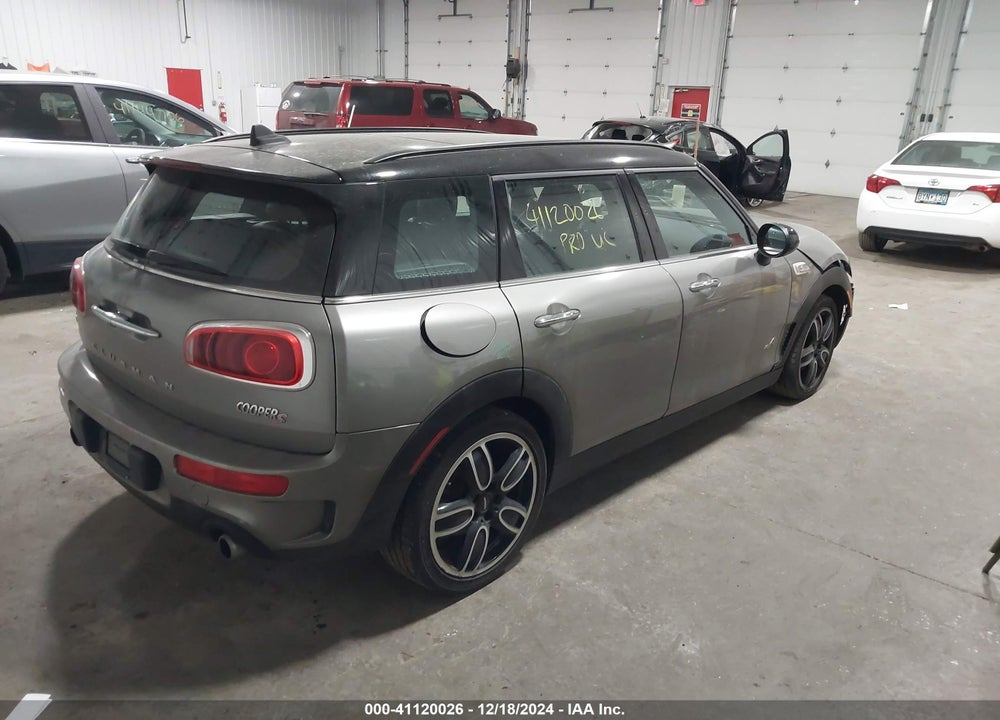 2017 MINI CLUBMAN VIN: WMWLU5C58H2E83341