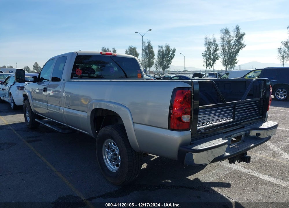 2005 CHEVROLET SILVERADO 2500HD LS VIN: 1GCHK29225E221090