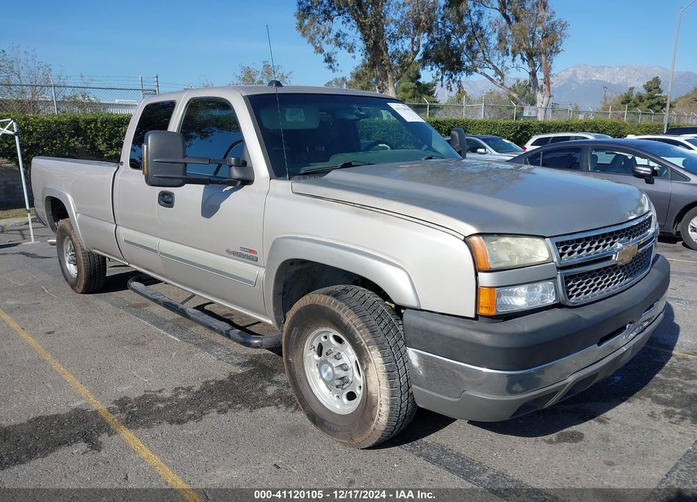 2005 CHEVROLET SILVERADO 2500HD LS VIN: 1GCHK29225E221090