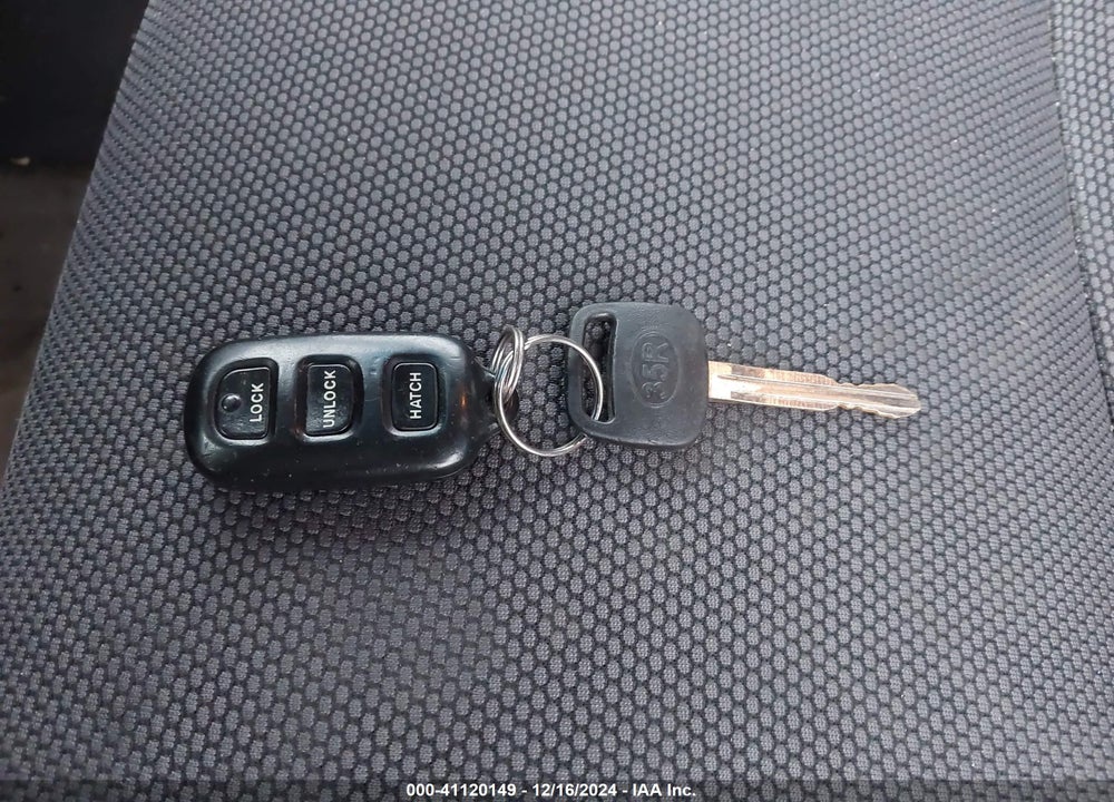 2004 TOYOTA MATRIX/XR VIN: 2T1KR32E54C250547