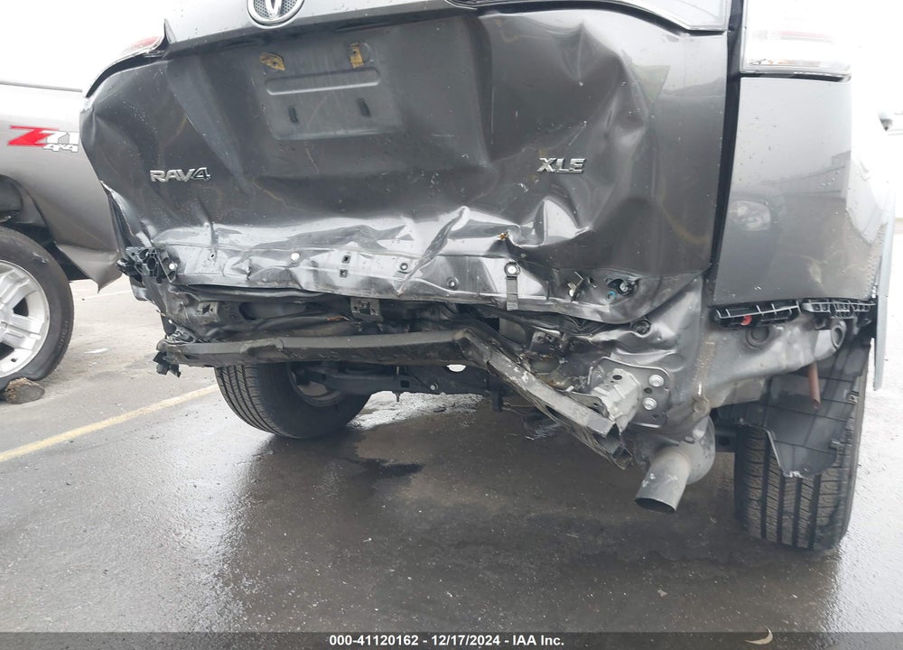 2018 TOYOTA RAV4 XLE VIN: 2T3WFREV8JW467651