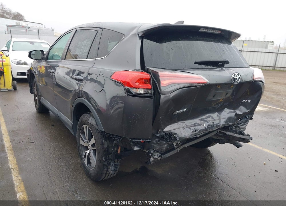 2018 TOYOTA RAV4 XLE VIN: 2T3WFREV8JW467651