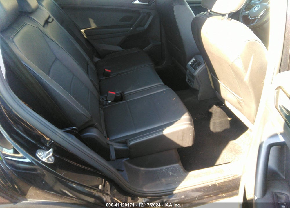 2018 VOLKSWAGEN TIGUAN VIN: 3VV2B7AX0JM093903