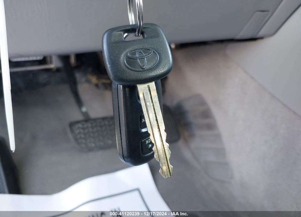 2005 TOYOTA CAMRY LE VIN: 4T1BE32K95U408731