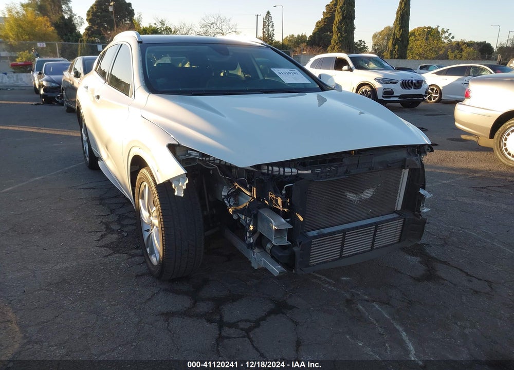 2019 INFINITI QX30 LUXE VIN: SJKCH5CPXKA008581