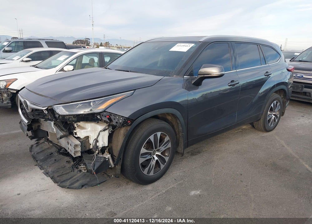 2022 TOYOTA HIGHLANDER XLE VIN: 5TDHZRAH0NS103554