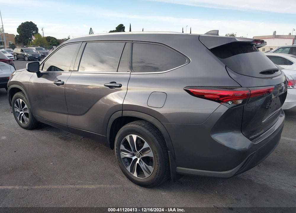 2022 TOYOTA HIGHLANDER XLE VIN: 5TDHZRAH0NS103554