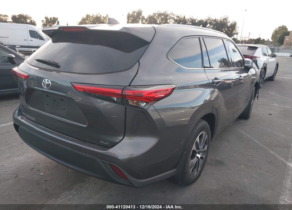 2022 TOYOTA HIGHLANDER XLE VIN: 5TDHZRAH0NS103554