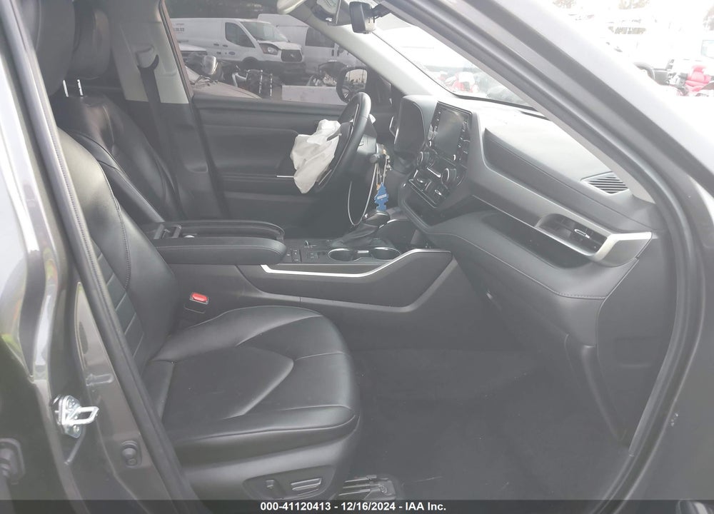 2022 TOYOTA HIGHLANDER XLE VIN: 5TDHZRAH0NS103554