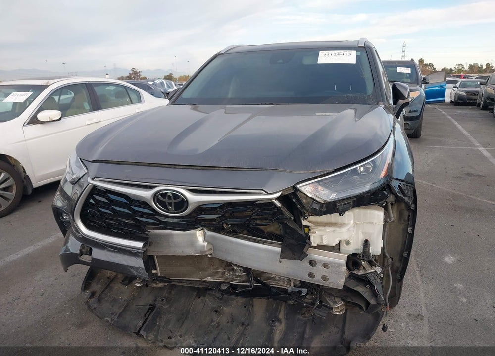 2022 TOYOTA HIGHLANDER XLE VIN: 5TDHZRAH0NS103554