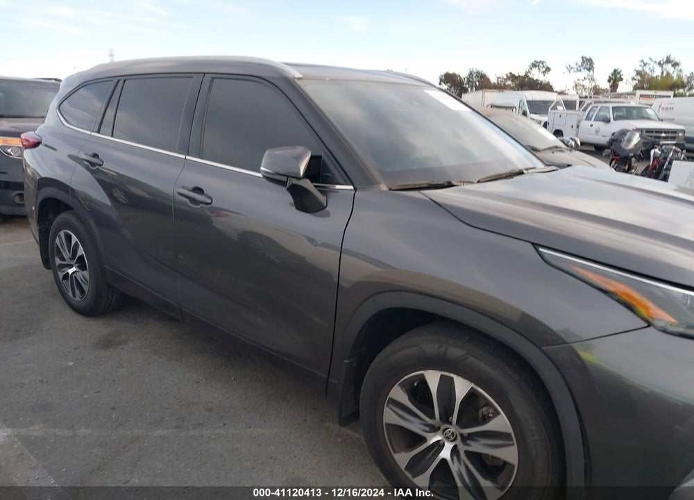 2022 TOYOTA HIGHLANDER XLE VIN: 5TDHZRAH0NS103554