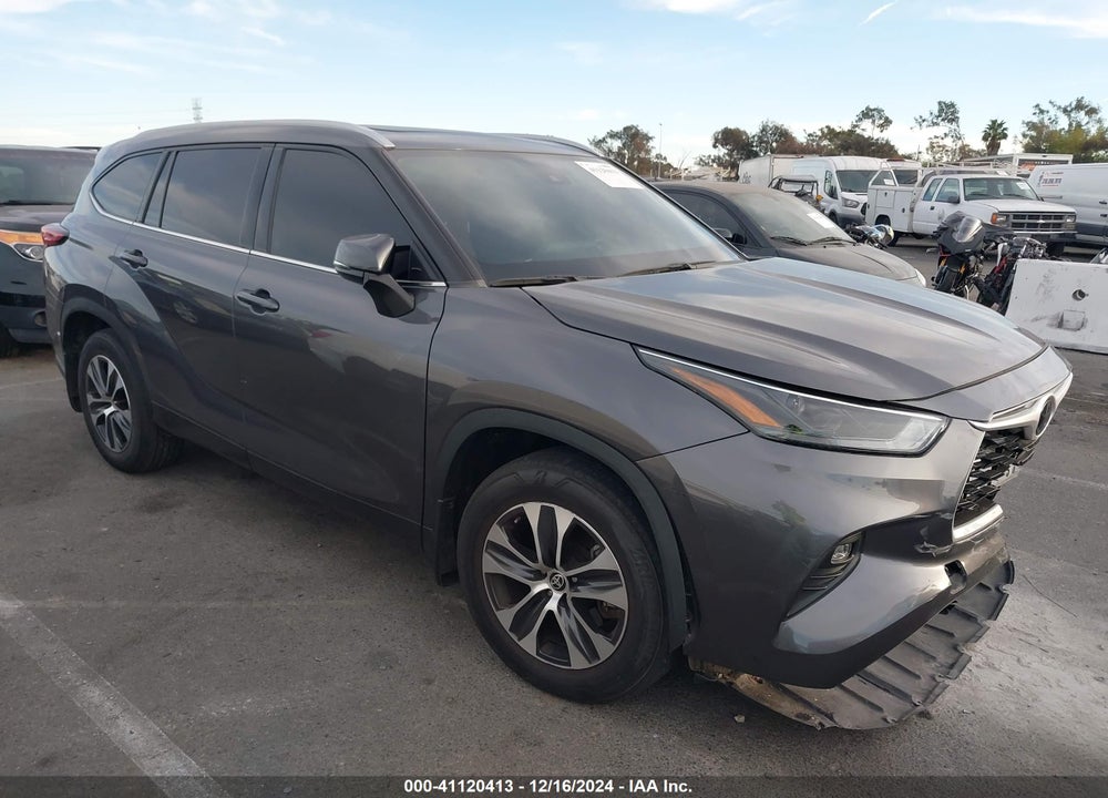2022 TOYOTA HIGHLANDER XLE VIN: 5TDHZRAH0NS103554