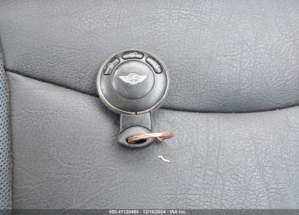 2007 MINI COOPER VIN: WMWMF33547TT53274