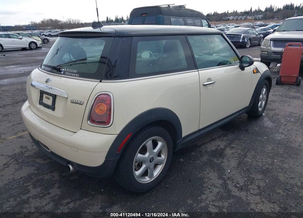 2007 MINI COOPER VIN: WMWMF33547TT53274