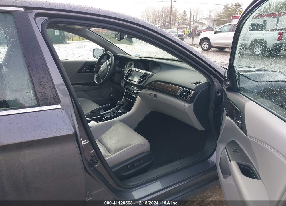 2016 HONDA ACCORD VIN: 1HGCR3F91GA016417